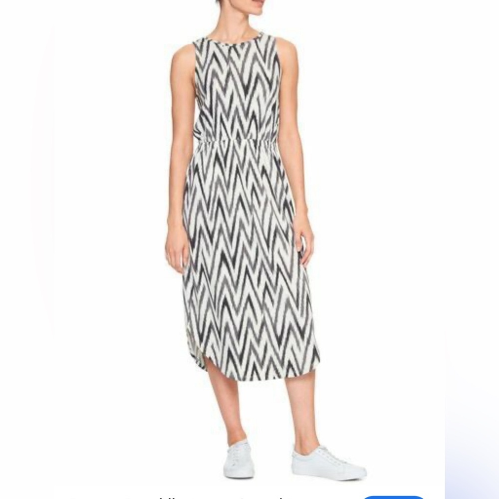 Banana Republic white Aztec print midi dress 🌸🌿